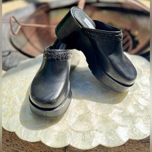 Vintage Steve Madden Outback 90s Y2K Chunky Platform Leather Clogs!